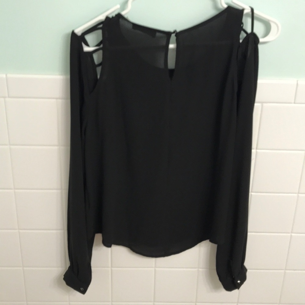 Beautiful black blouse! - Picture 2 of 3